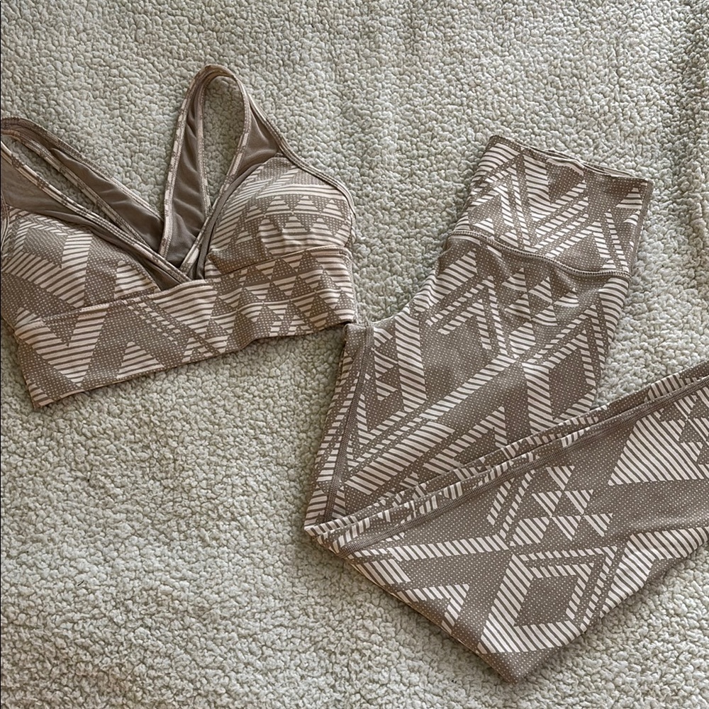 Aerie Tan and Cream Geometric Leggings